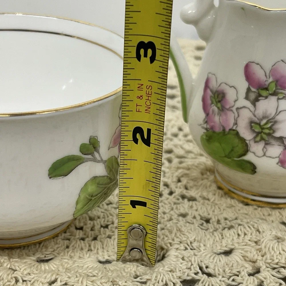 Vintage Salisbury Fine Bone China Sugar Bowl Creamer Geranium Gold Trim England